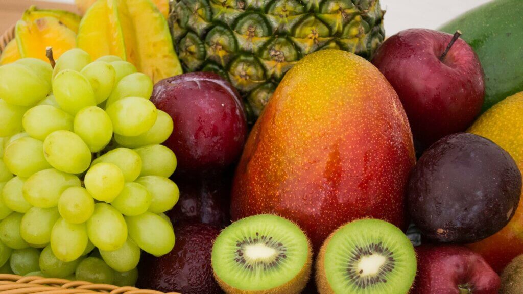 Mieux manger en entreprise avec des fruits en libre service